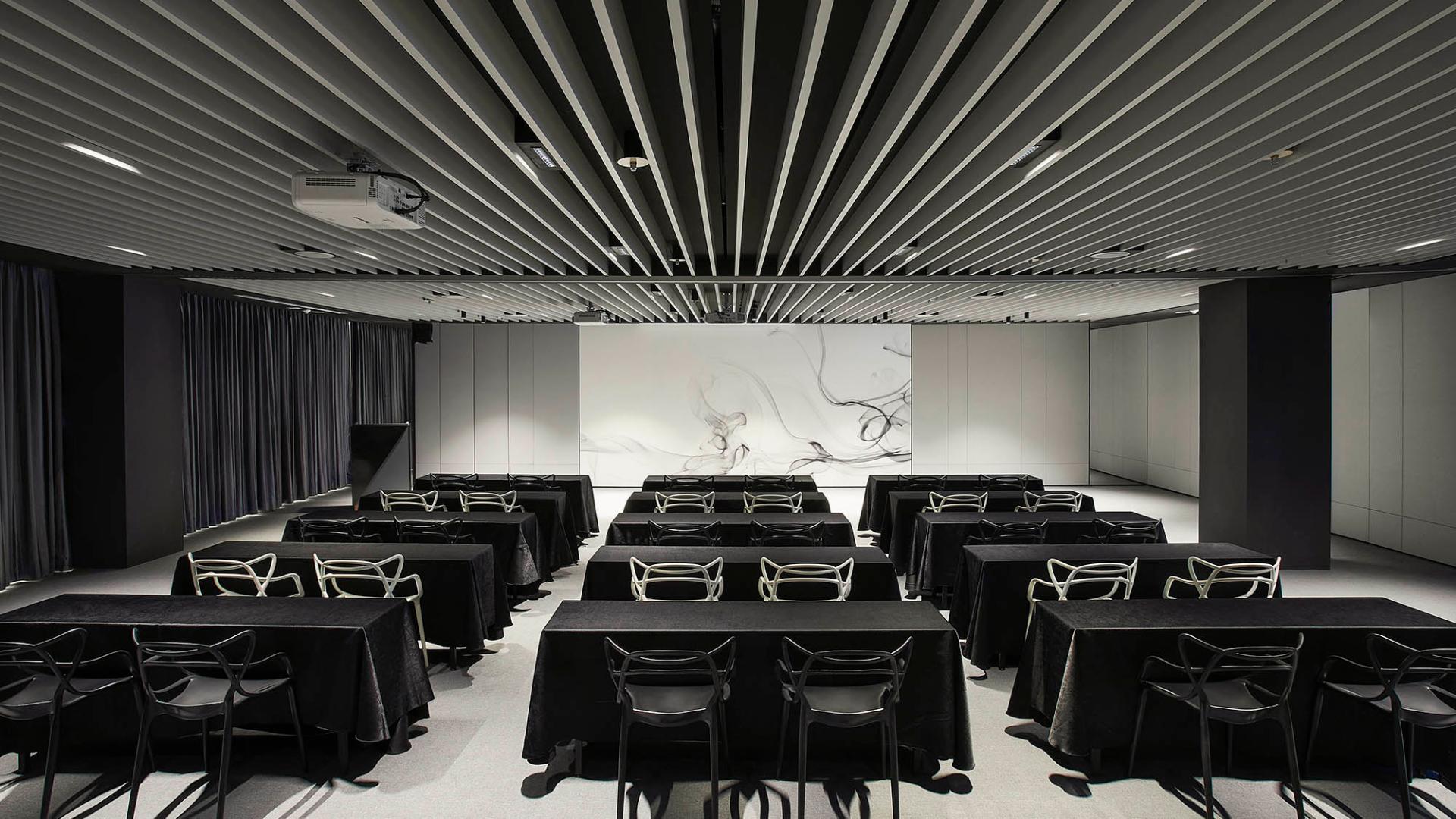 L7 Gangnam-Facilities-Meeting Room-Talk & Play