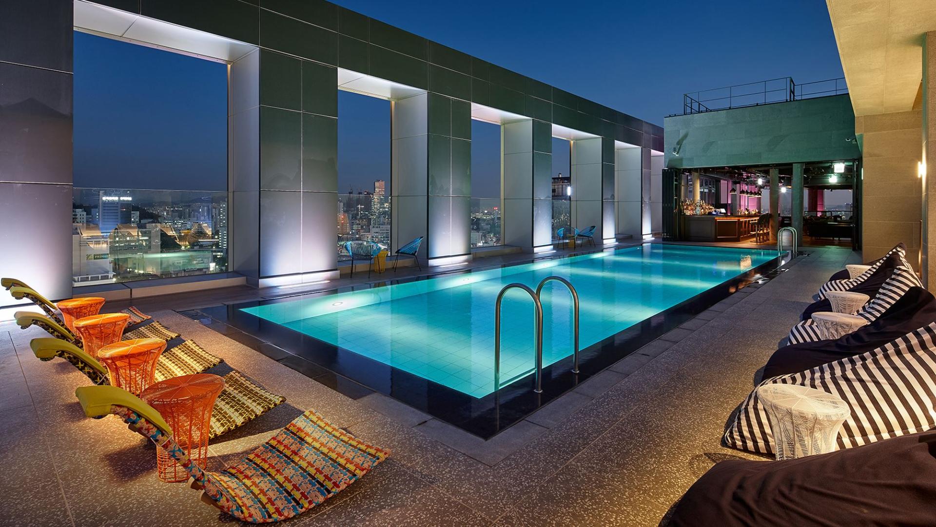 L7 Hongdae - fitness & pool - roof top pool