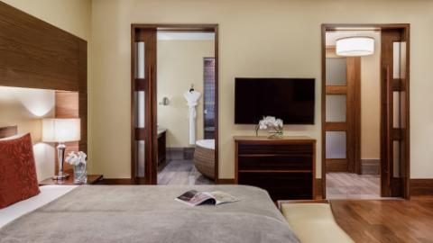 Lotte Hotel Moscow-Rooms-Suite-Atrium Suite Room