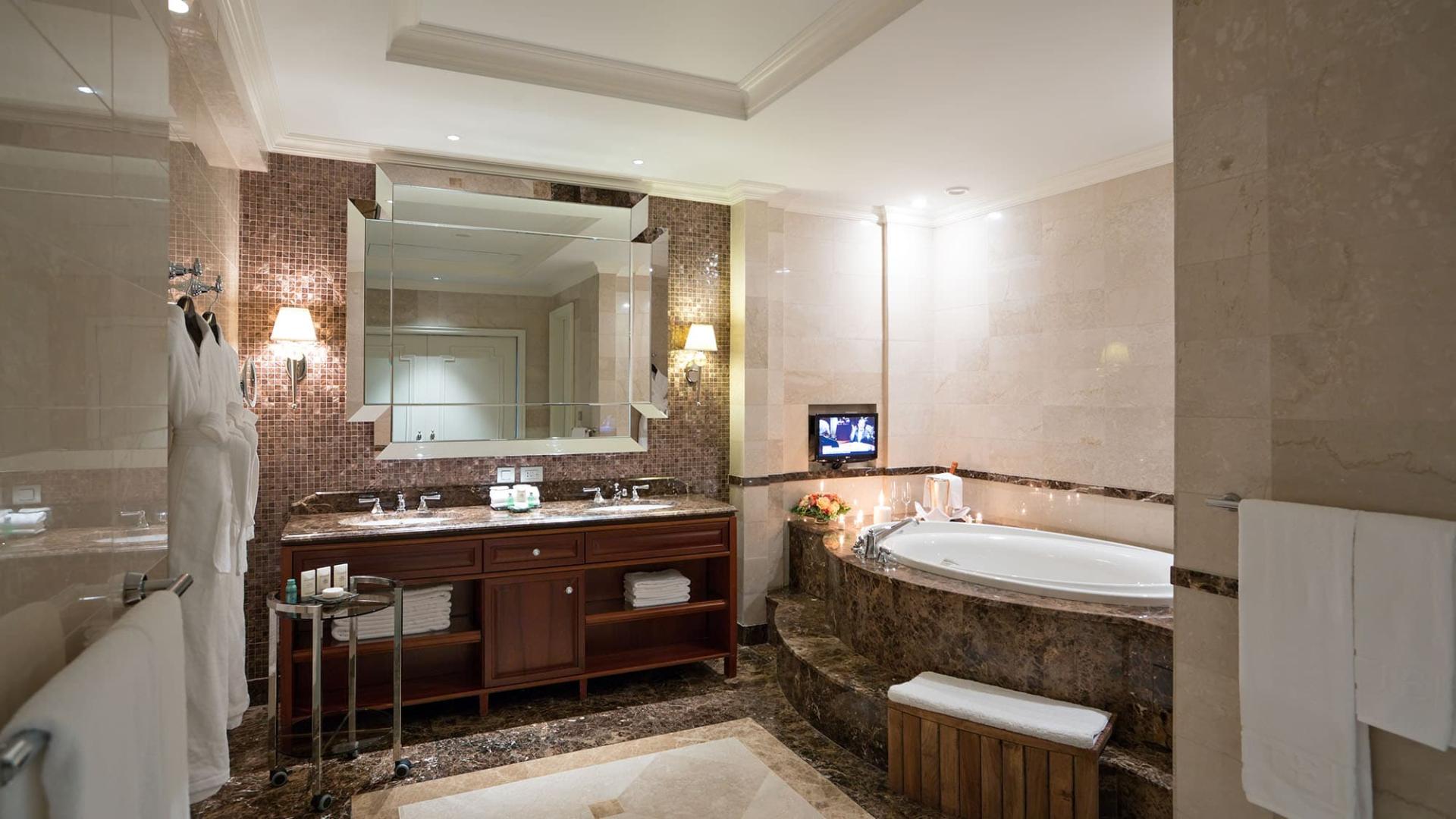 Lotte Hotel Moscow-Rooms-Suite-Charlotte Suite Room