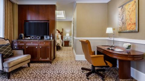 Lotte Hotel Moscow-Rooms-Suite-Executive Suite Room