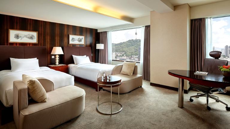 Lotte Hotel Seoul-Rooms-Main Tower-Club access-Deluxe Room