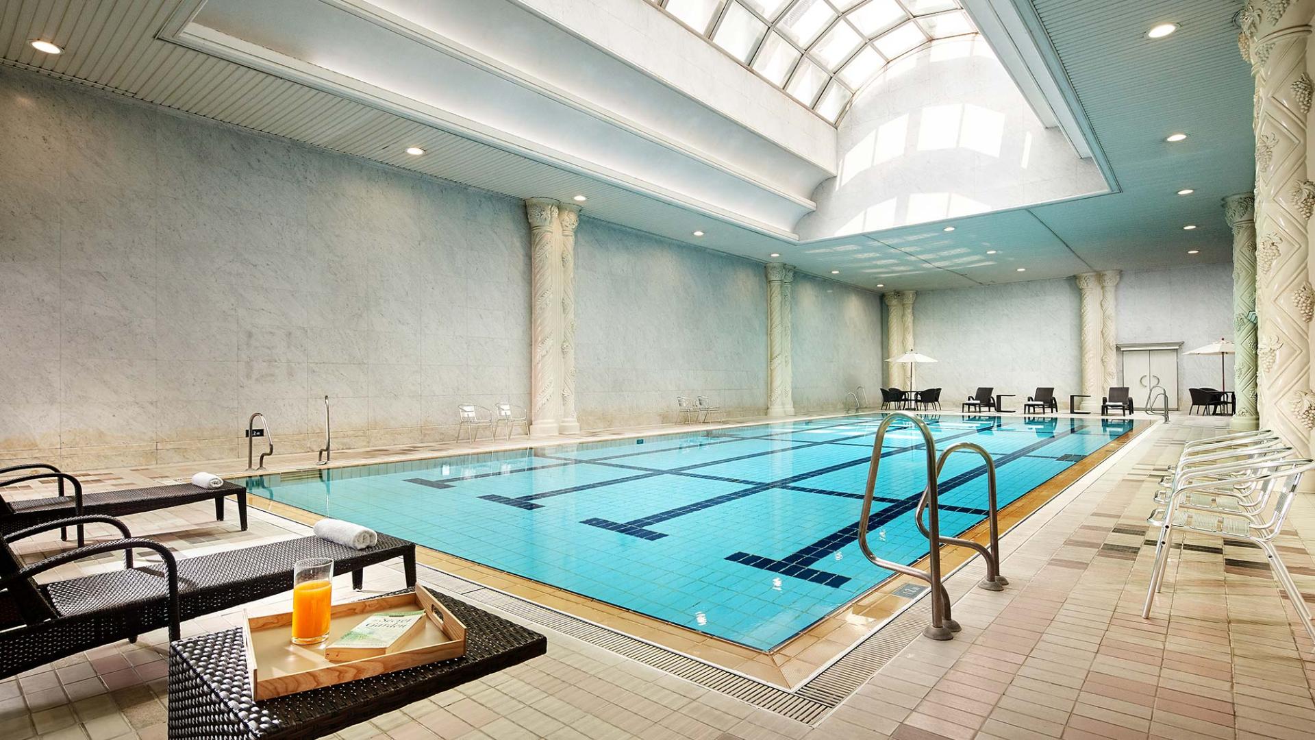 Indoor Swimming Pool - LOTTE HOTEL WORLD Facilities | LOTTE HOTEL WORLD