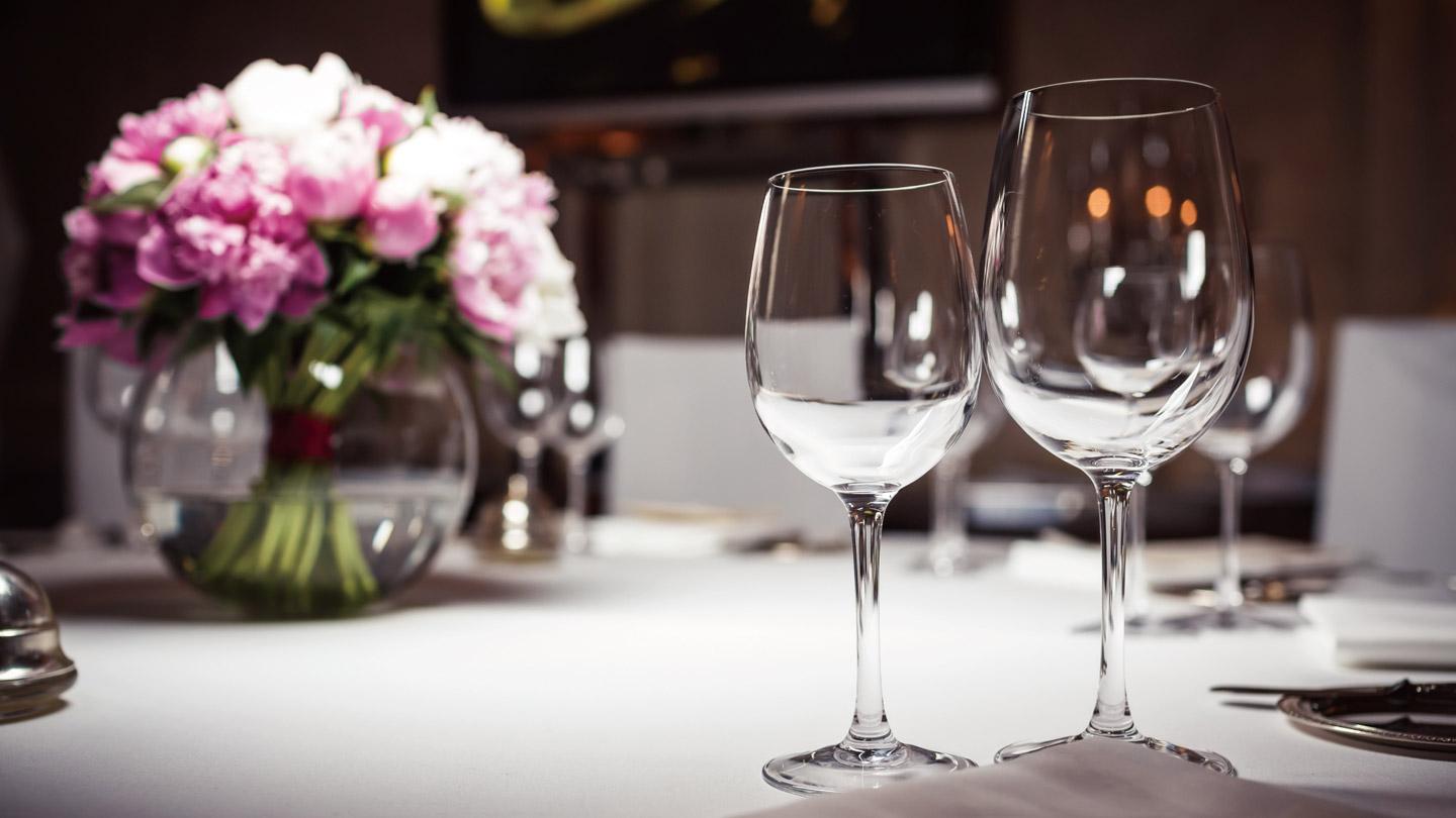 상견례, 테이블, 와인잔, 꽃